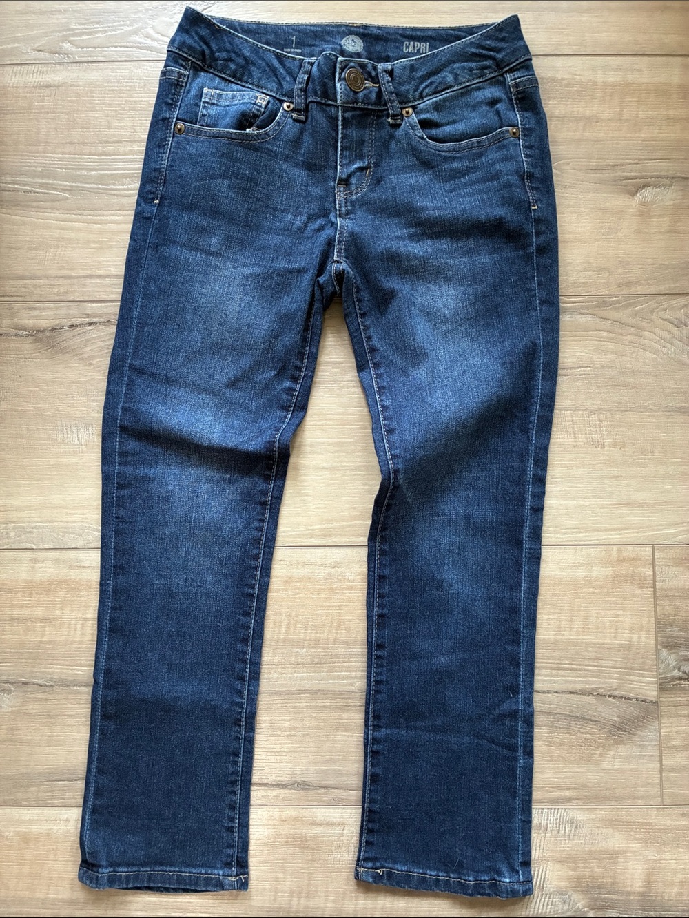SO Women’s Slim Straight Dark Blue Capri Jeans Size 1